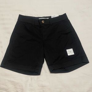 Women’s Old Navy Mid-Rise Everyday Black Short 7-inch Length - Size 2 - NWT